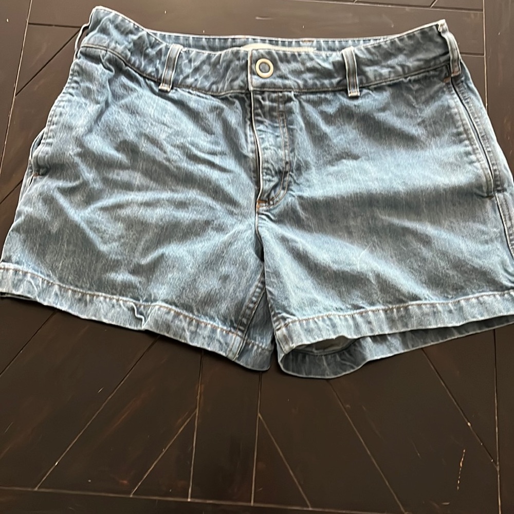 Classic Gap Jeans heavy denim jean shorts!